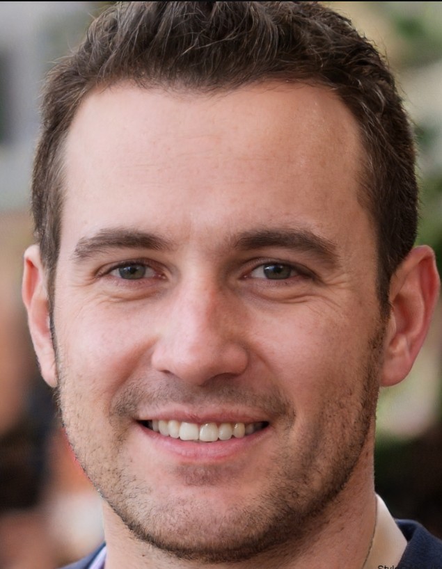 Роман Юрьевич Захаров